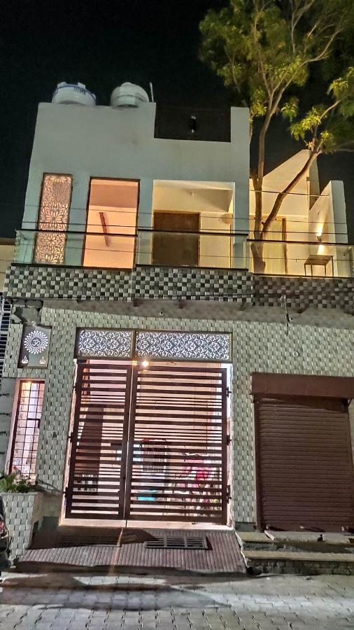 Ira Homestay Mathura Luaran gambar