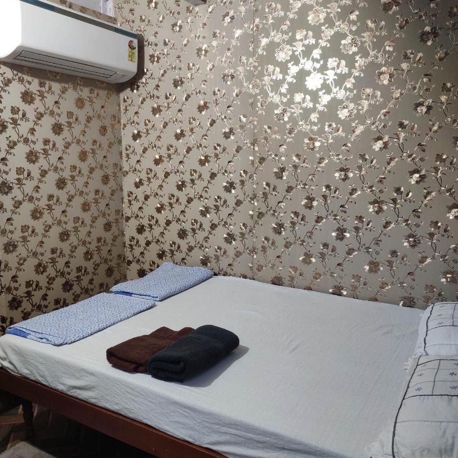 Ira Homestay Mathura Bilik gambar