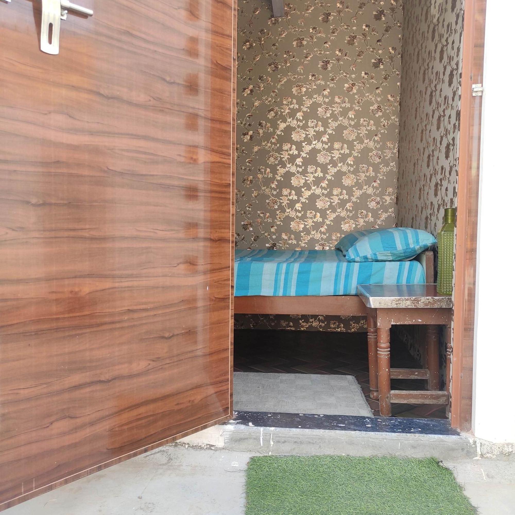 Ira Homestay Mathura Bilik gambar