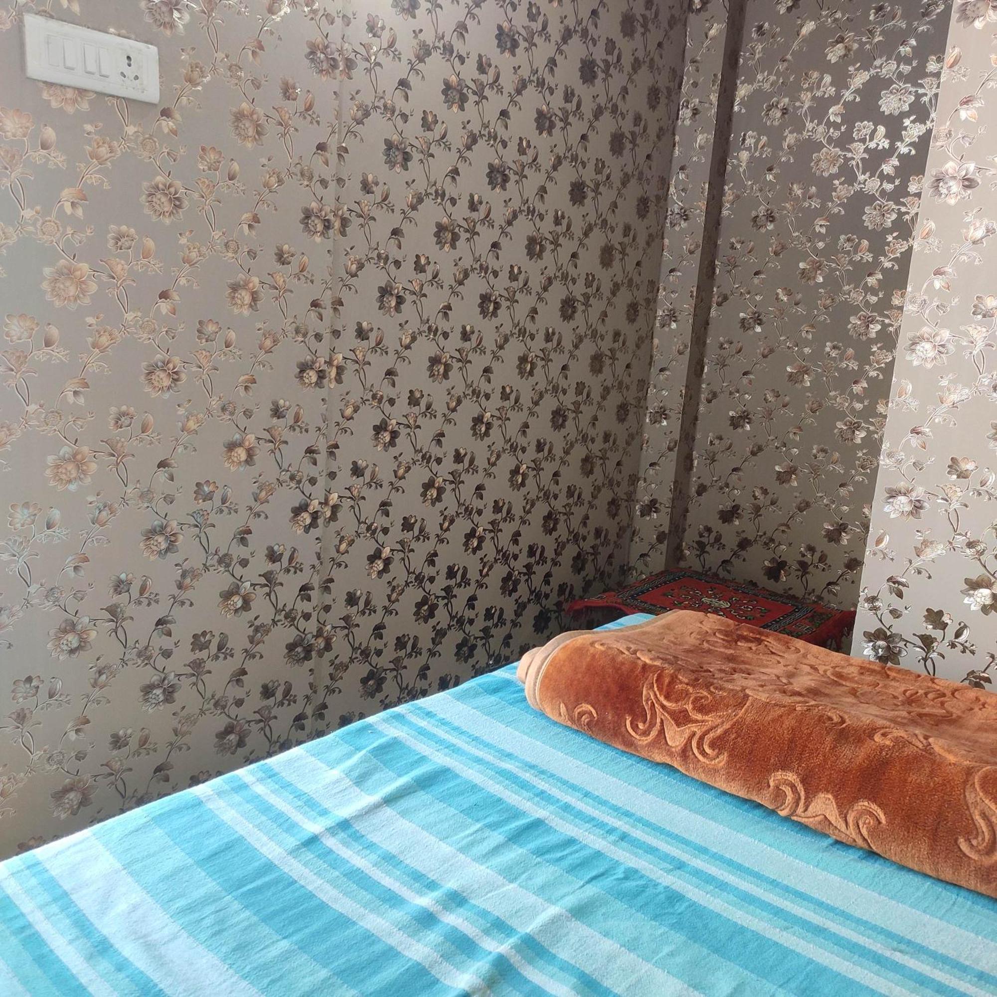 Ira Homestay Mathura Bilik gambar